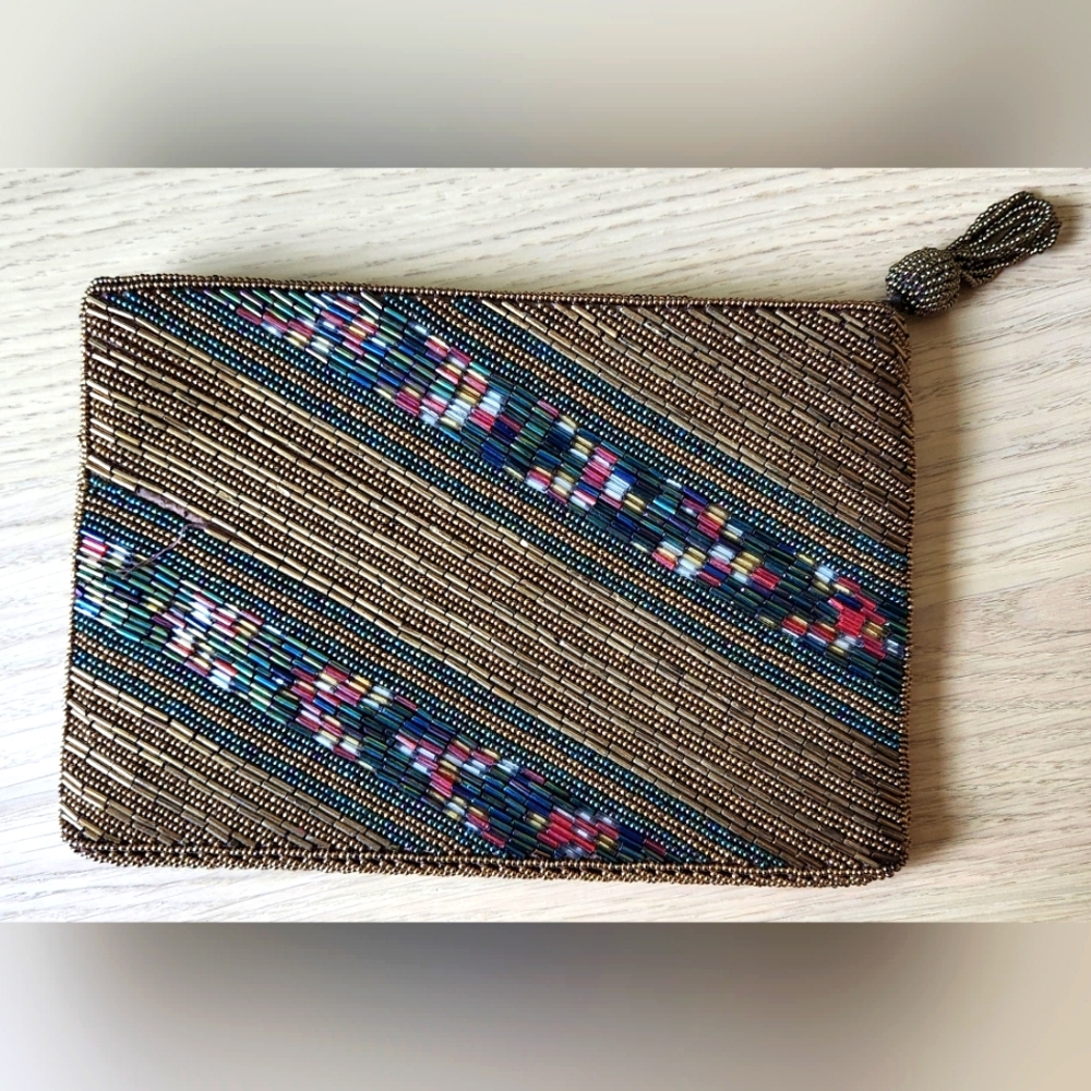Beaded clutch purse